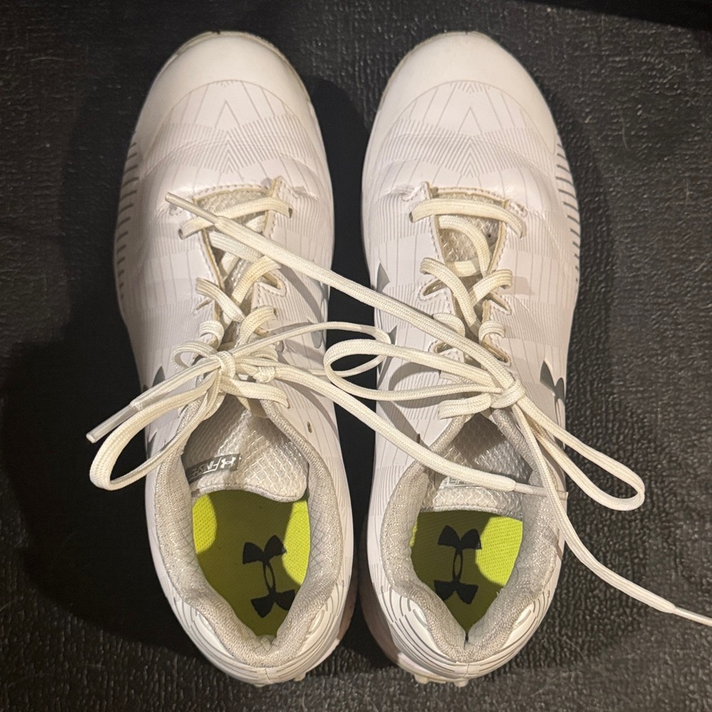 Under Armour White Cleats Athletic Shoes
